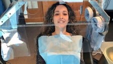 Portugueses criam escudo protetor de aerossóis para dentistas